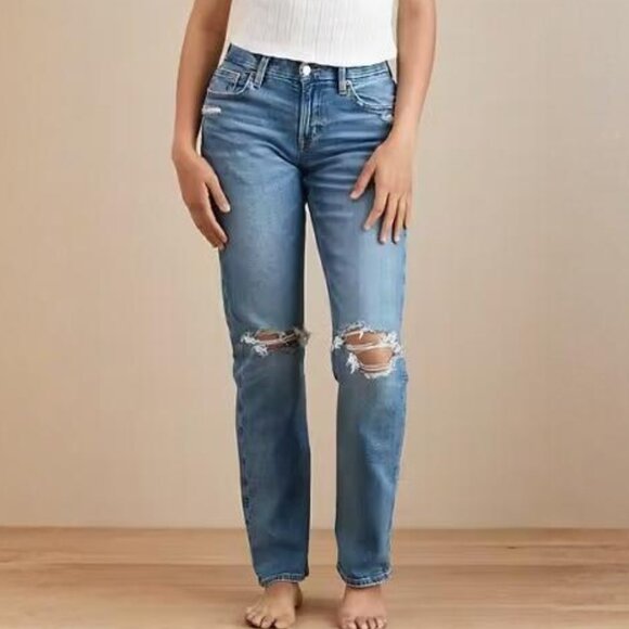 American Eagle Strigid Ripped Mom Jean - Picture 2 of 5